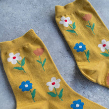 Load image into Gallery viewer, Spring Flowers Socks: 2 color options
