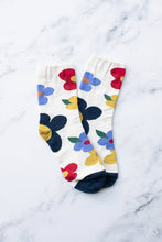 Load image into Gallery viewer, Big Flower Casual Socks
